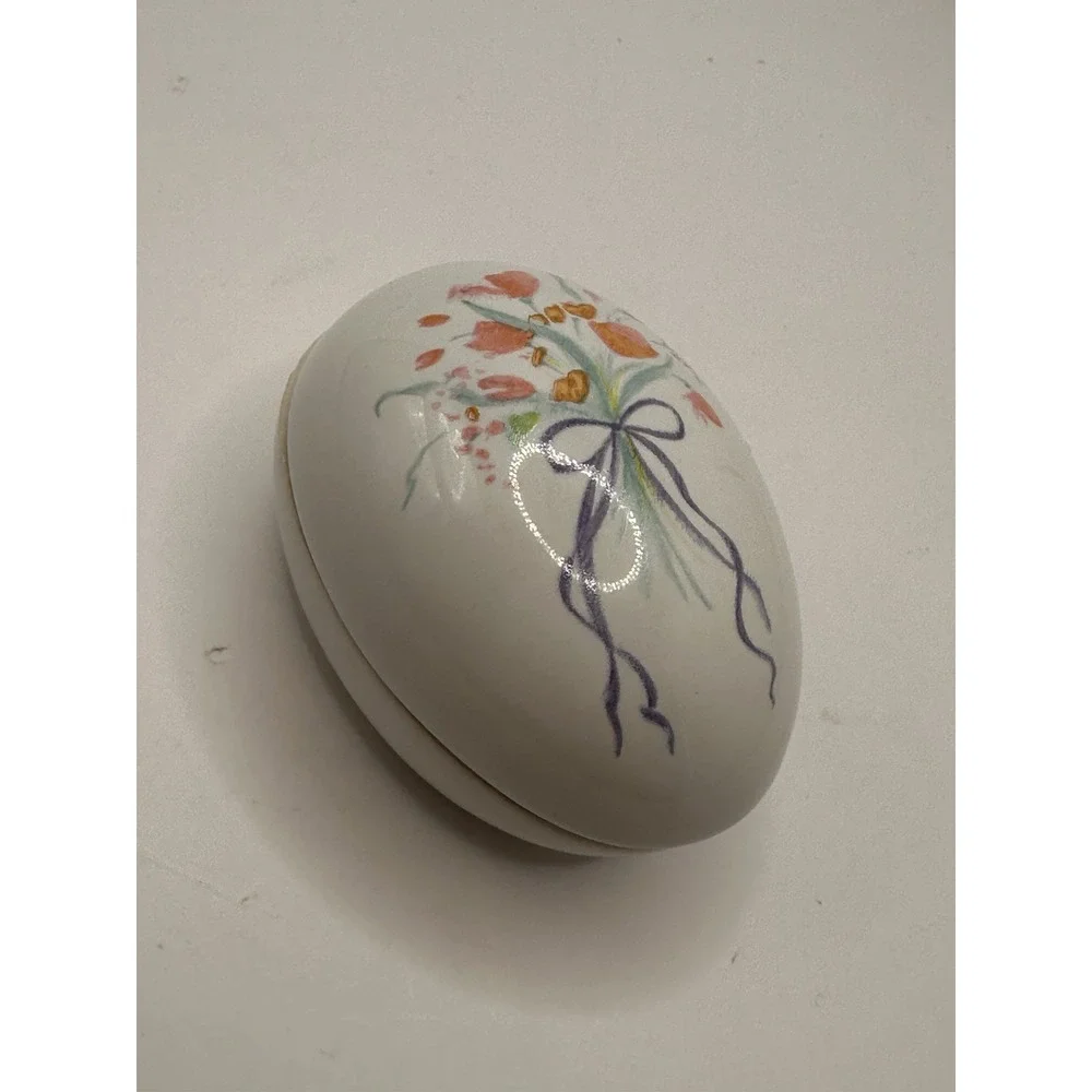 Trinket Dish Ring Avon Porcelain Egg Shaped Flowers‎ and Ribbon GFT6314 1990